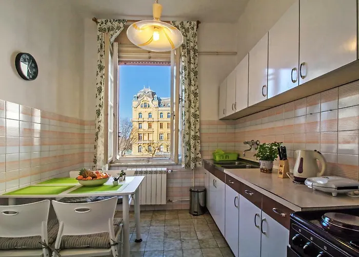 Arena Festival Apartman *